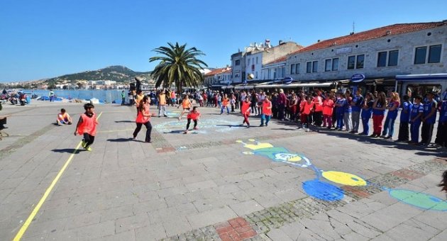 Foça’da Çocuk Şenlikleri Başladı
