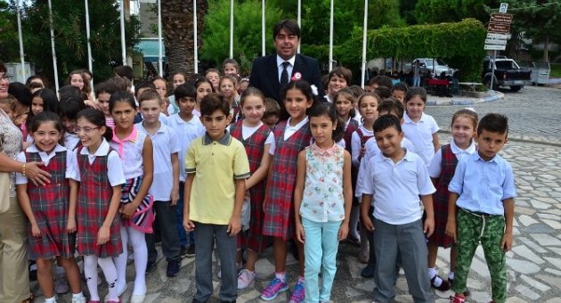 Foça’da Öğrenciler Ders Başı Yaptı