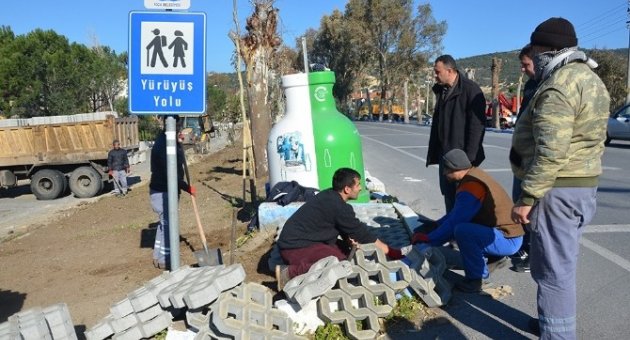 Foça’da Yol Yapım Ve Kaldırım Çalışmaları