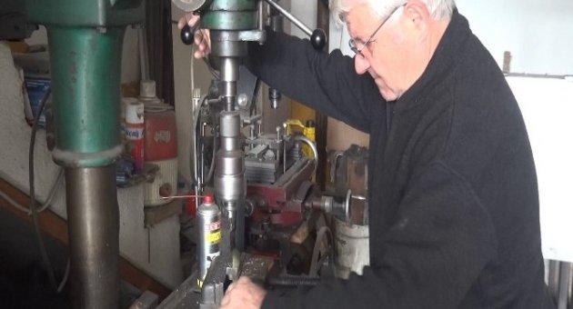 Fotoğrafta Gördüğü Makineyi Çizerek İmal Etti