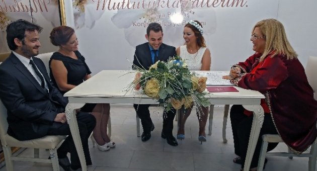Fuar Evlendirme Dairesine Büyük İlgi