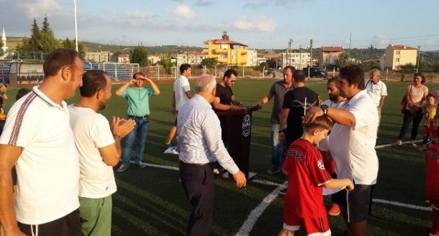 Futbol Yaz Okulu Öğrencileri Sertifikalarını Aldı