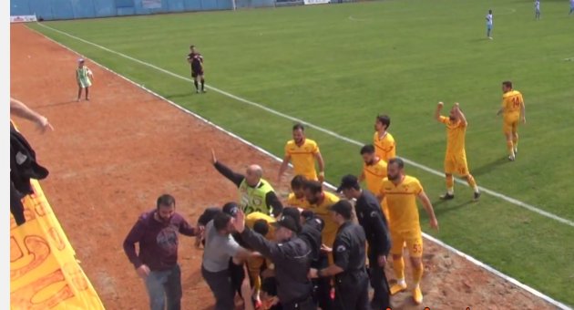 Futbolcu Taraftarın Hayatını Kurtardı