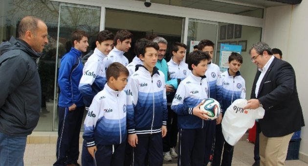 Futsal Takımından Destekçilerine Ziyaret