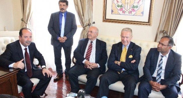 Gazeteci-yazar Uğur Dündar, Edirne Belediye Başkanı Gürkan’ı Ziyaret Etti