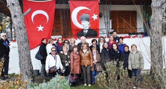 Gazeteci-yazar Uğur Mumcu Ayvalık’taki Evi Önünde Düzenlenen Törenle Anıldı