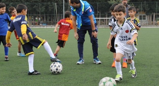 Geleceğin Futbol Yıldızları Buca’da Yetişiyor
