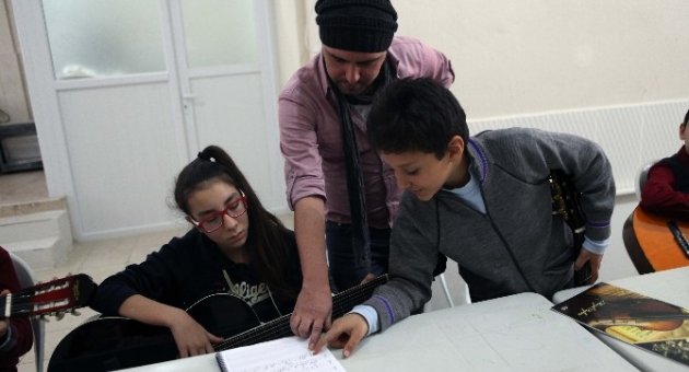 Geleceğin Gitaristleri Bayraklı’da Yetişiyor