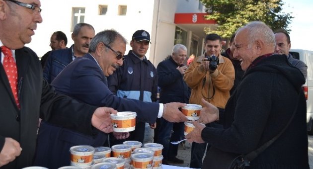 Gelibolu Belediyesi Aşure Dağıttı