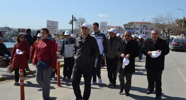 Gelibolu’da Sağlıklı Beslenme Ve Hareketli Yaşam Yürüyüşü Gerçekleştirildi