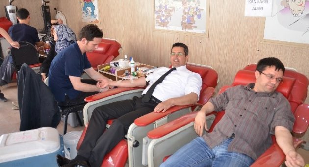 Gemlik Belediyesi Personeli Kan Ve Kök Hücre Bağışladı
