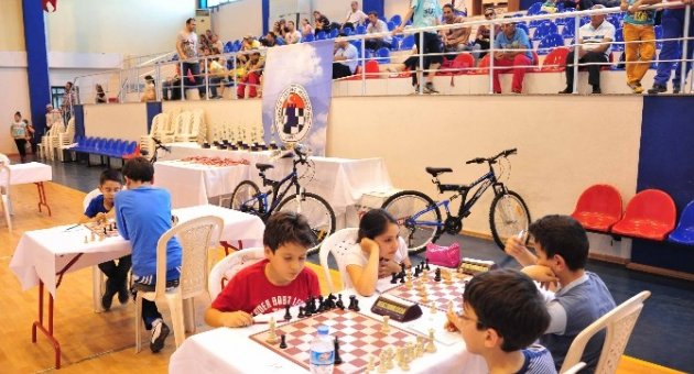 Genç Satranççılar Balçova’da Buluştu