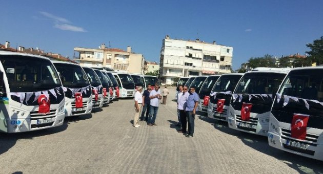 Gençer’den Araçları Yenilenen Dolmuşçulara Nazar Boncuğu