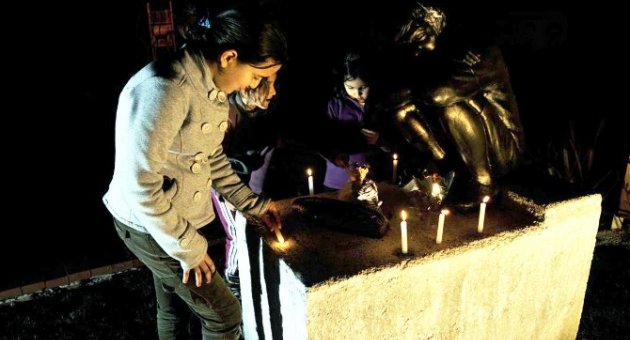 Gençlerden Parçalanan Berkin Elvan Heykeli Önünde Nöbet