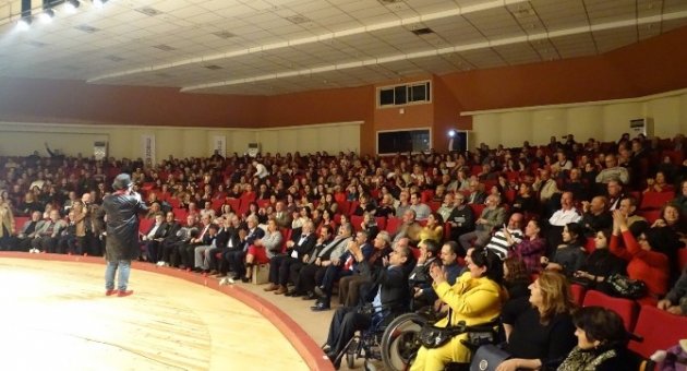 Gençlik Konfederasyonundan Engelli Genç Kıza Büyük Jest