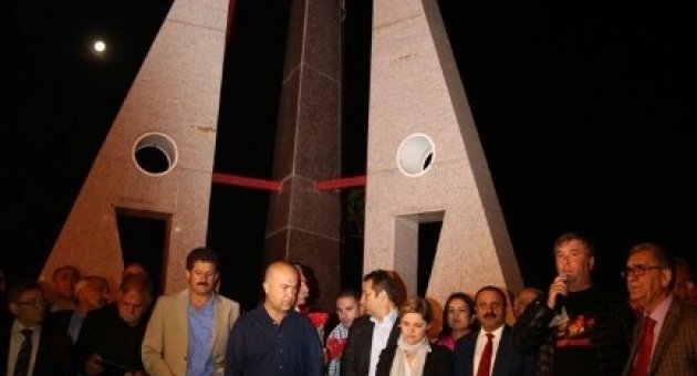 Gezmiş, İnan Ve Aslan İçin Duygu Dolu Tören