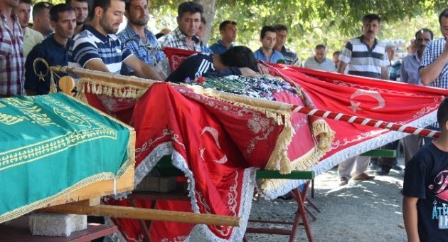 Giyemediği Gelinliği Tabutuna Örtü Oldu