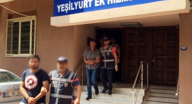 Göçmen Kaçakçılarına Polisten Darbe