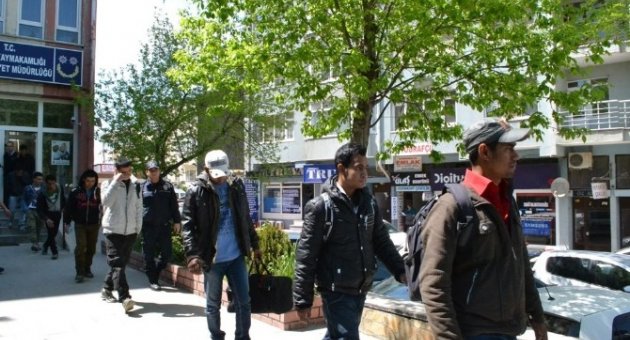 Göçmenleri Bu Kez De Tur Minibüsüyle Kaçırmak İstediler