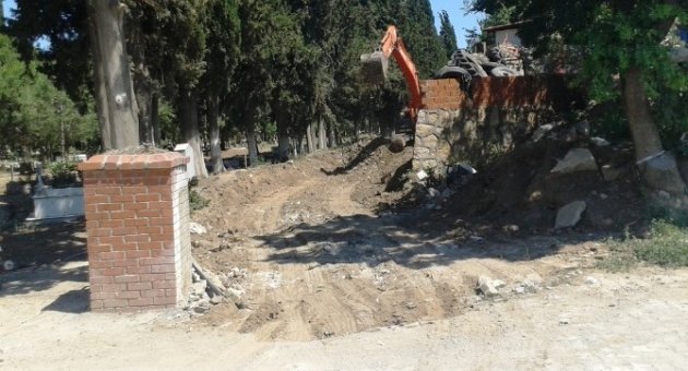 Gömeç’te Mezarlık Yolu Yapımı Başladı