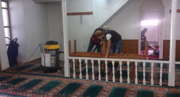 Gömeç’te Tüm Camiler Belediye Tarafından Temizleniyor
