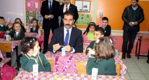 Gönen’de Öğrenciler Okul Sütünü Sevdi