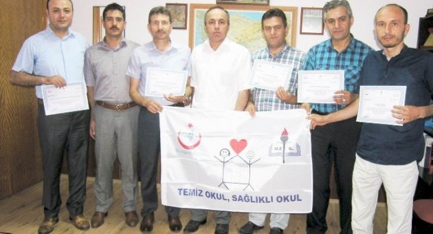 Gönen’deki Okullara Beyaz Bayrak Ödülü