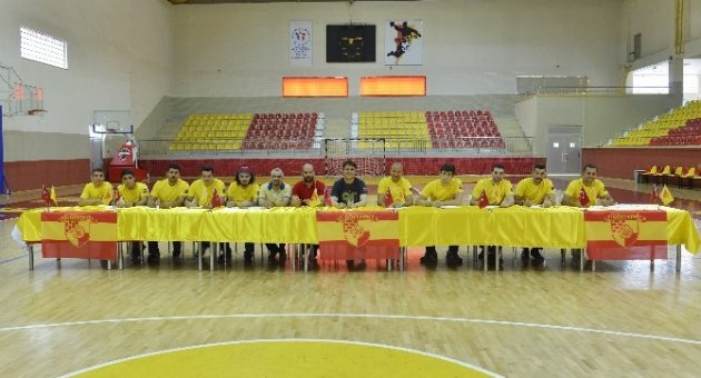Göztepe, 14 İsme İmza Attırdı