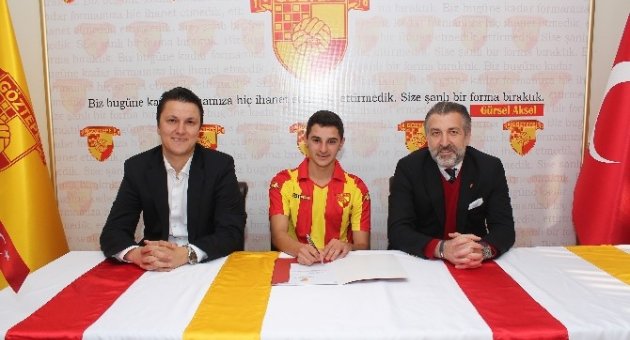 Göztepe’de Salim İyik Profesyonel Oldu