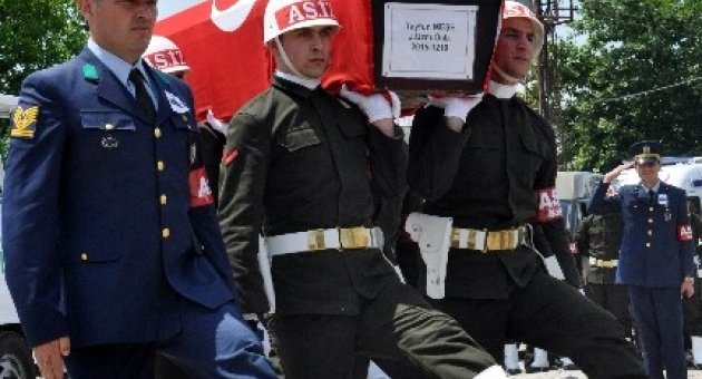 Gözyaşları Şehit Tayfun Meşe İçin Aktı