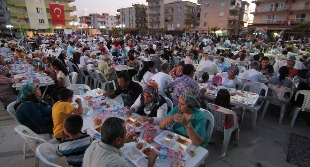 Gümüldür’de İftar Sofrası Kuruldu