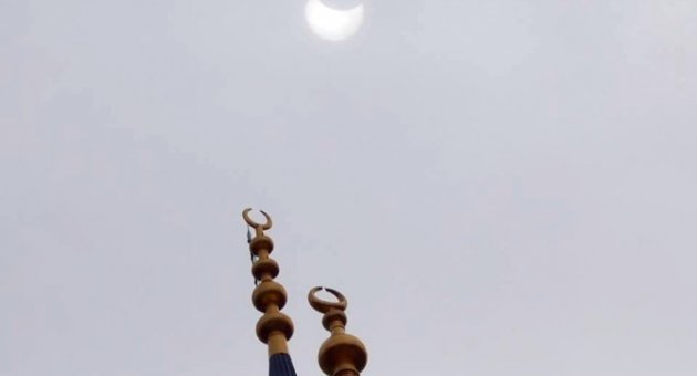 Güneş Tutulması Selimiye Camii’nin Kubbeleri İle Birleşti