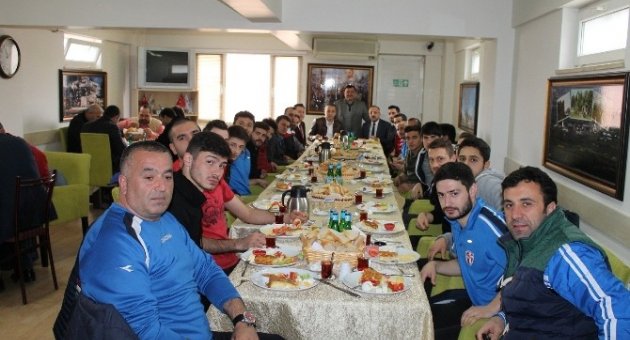 Gürsu Esnafı Takımına Sahip Çıkıyor