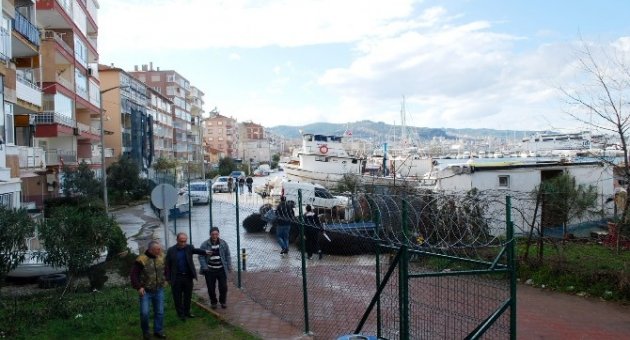 Güzelyalı Balıkçı Barınağına Tel Örgü Çekiliyor