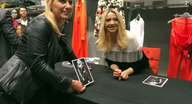 Hadise İzmir’de Moda Tutkunlarıyla Buluştu