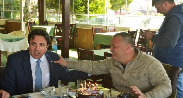 Hakan Kayalp’den Pastalı Jest