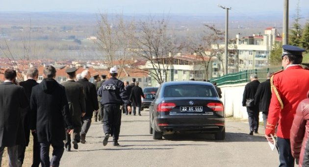 Halk Yaya Kaldı