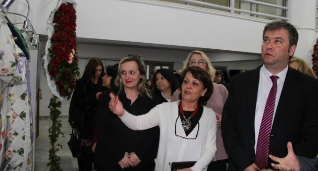 Hamarat Eller Görücüye Çıktı