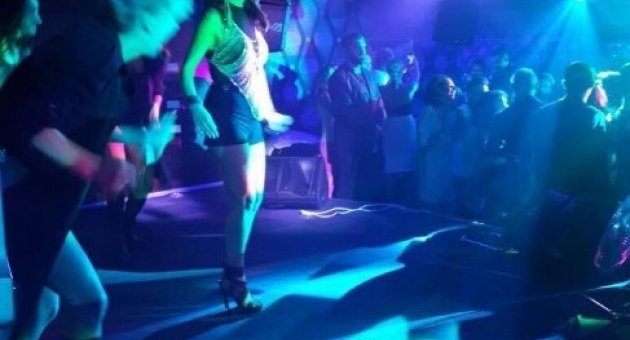 Hande Yener’in Hayranları Kapının Dışında Kaldı