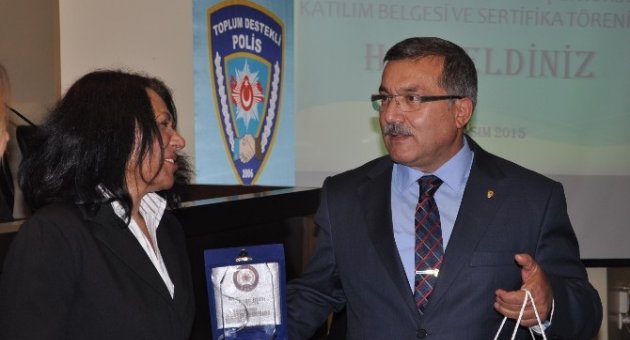 Hasta Ve Yaşlı Refakatçi Kursuna Katılanlar Sertifikalarını Aldı