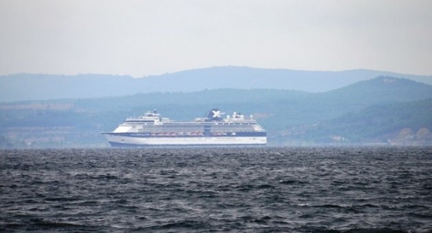 Hastalanan Yolcu Sahil Güvenlik Ekipleri Tarafından Hastaneye Yetiştirildi