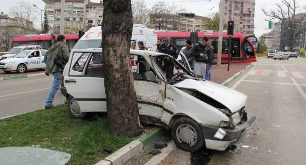 Hastane Dönüşü Feci Kaza: 2 Yaralı