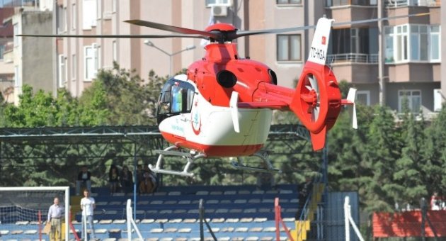 Hava Ambulansı Sahaya Girdi, İkinci Yarı Gecikmeli Başladı