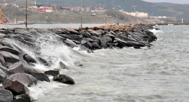 Hava Muhalefeti Denizde Dalgalar Oluşturdu