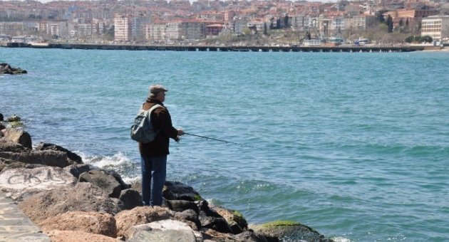 Havalar Isınınca Amatör Balıkçılar Tekirdağ Sahilinde Olta Attı