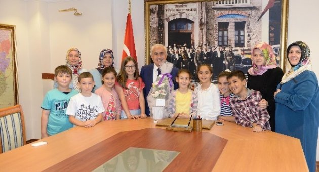 Hayat Boyu Eğitim Derneği Üyeleri, Edirne Valisi Şahin’i Ziyaret Etti