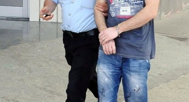 Hemşire Hastanede Müdürün Boğazını Maket Bıçağıyla Kesti