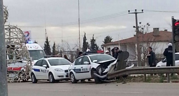 Hırsız Kovalayan 2 Polis Kazada Yaralandı