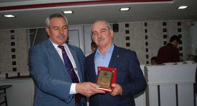 Hizmetleri Plaketle Ödüllendirildi