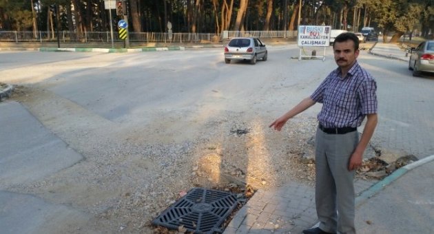 Hürriyet Caddesi Bir Aydır Trafiğe Kapalı